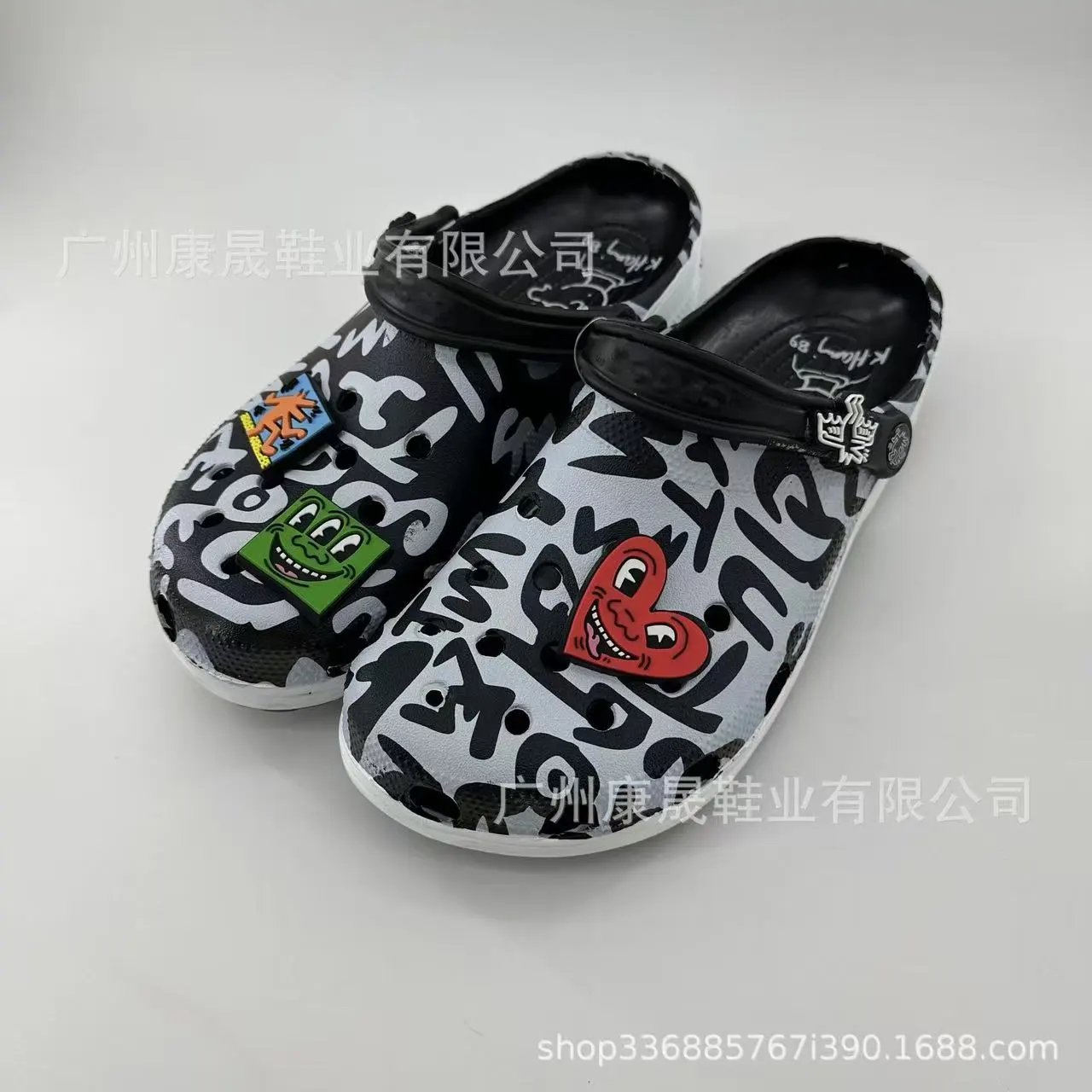 Crocs Slippers Camouflage clog with ape-themed charms — 22
