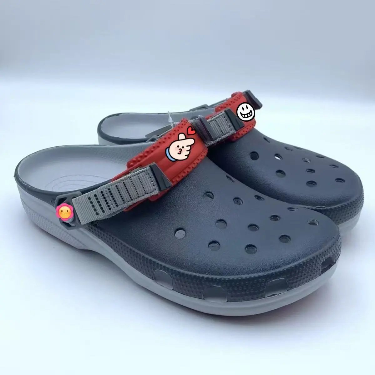 Crocs Slippers Camouflage clog with ape-themed charms — 28