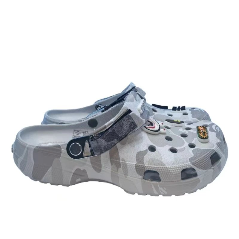 Crocs Slippers Camouflage clog with ape-themed charms — 40