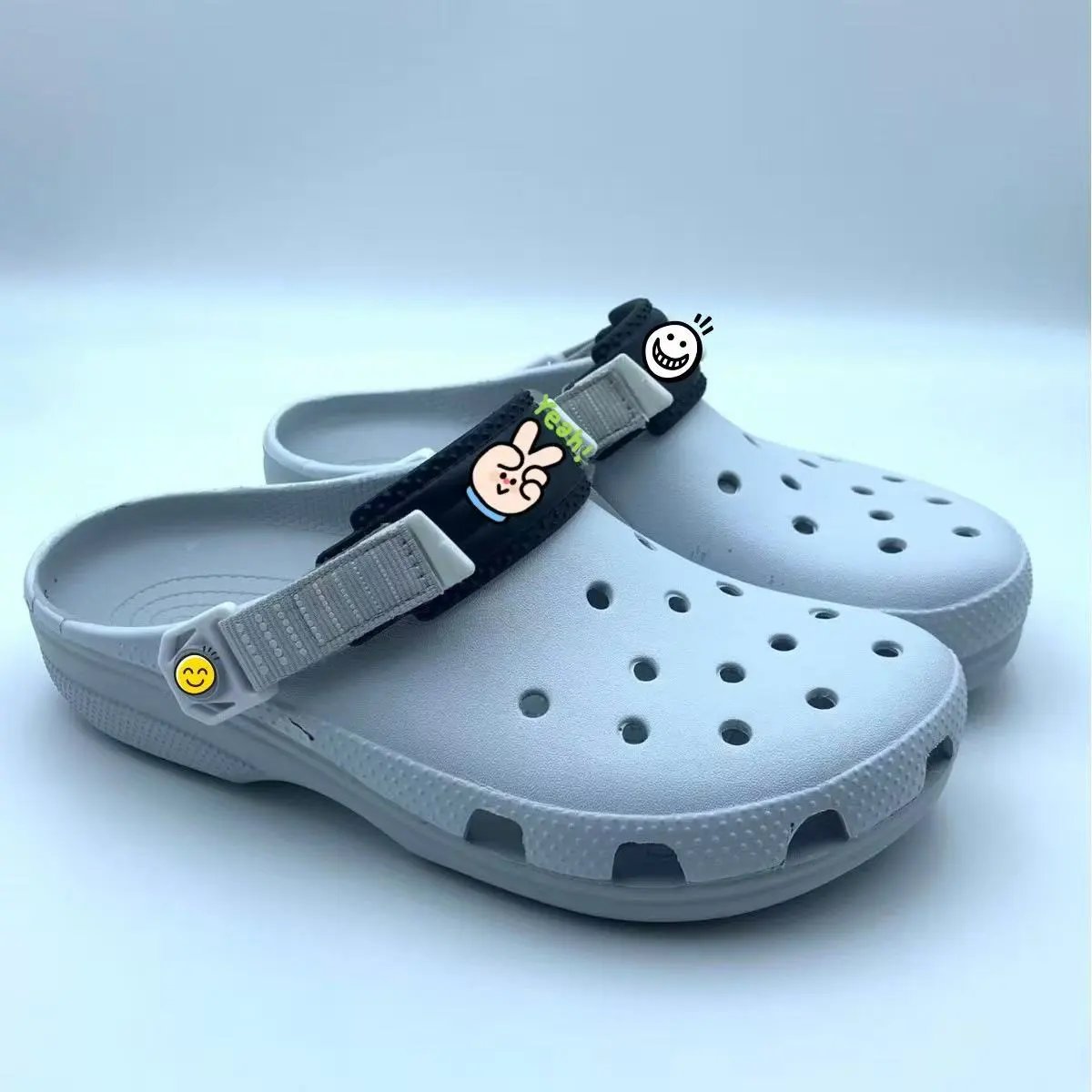 Crocs Slippers Camouflage clog with ape-themed charms — 25