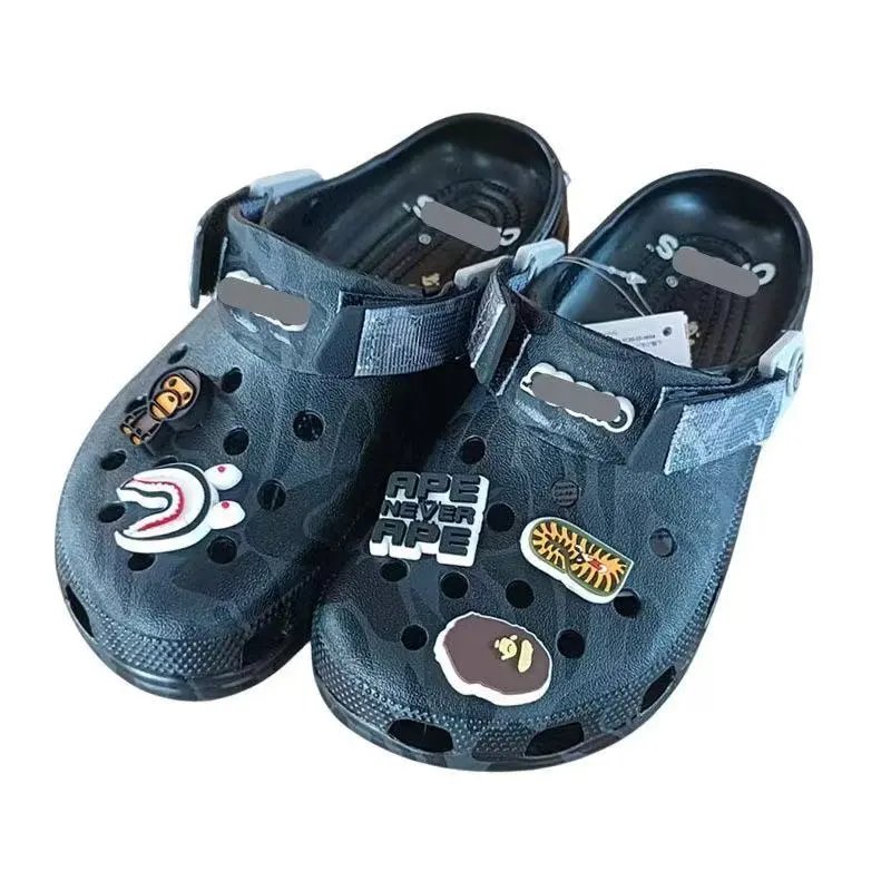 Crocs Slippers Camouflage clog with ape-themed charms — 35