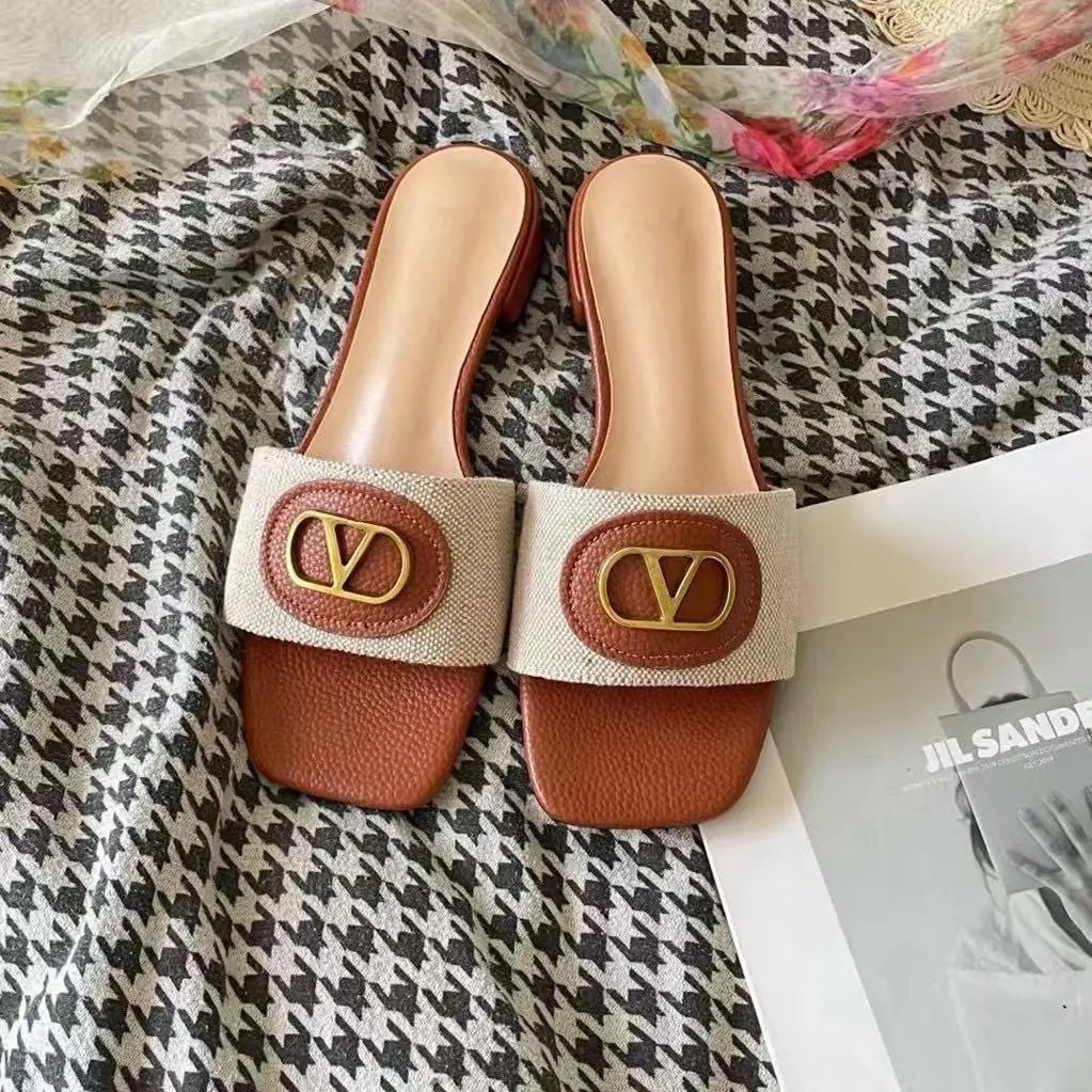 Chanel Sandals Flat thong with double-C embellishment — 21