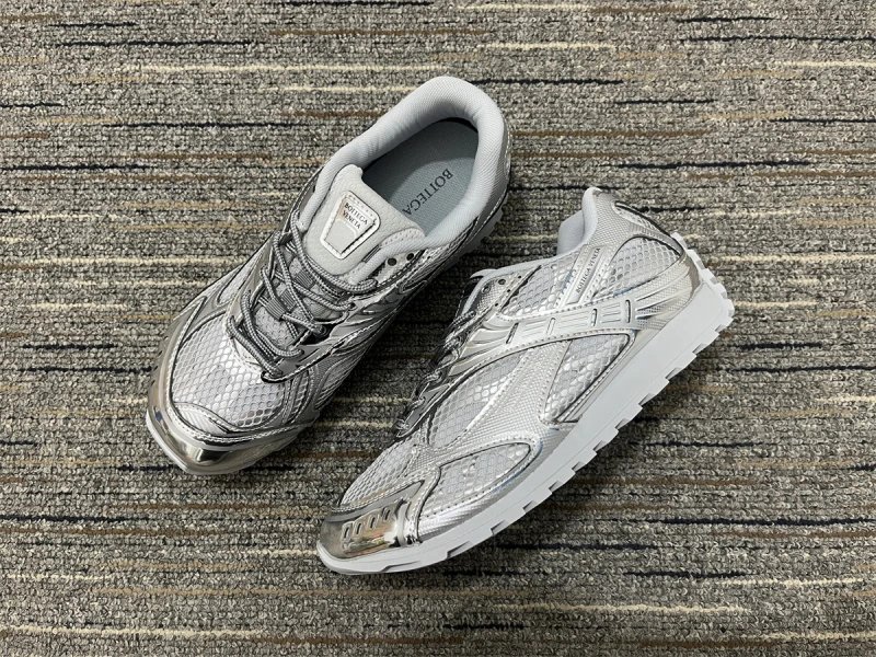 B*V Sneakers