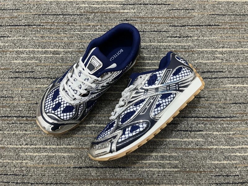B*V Sneakers