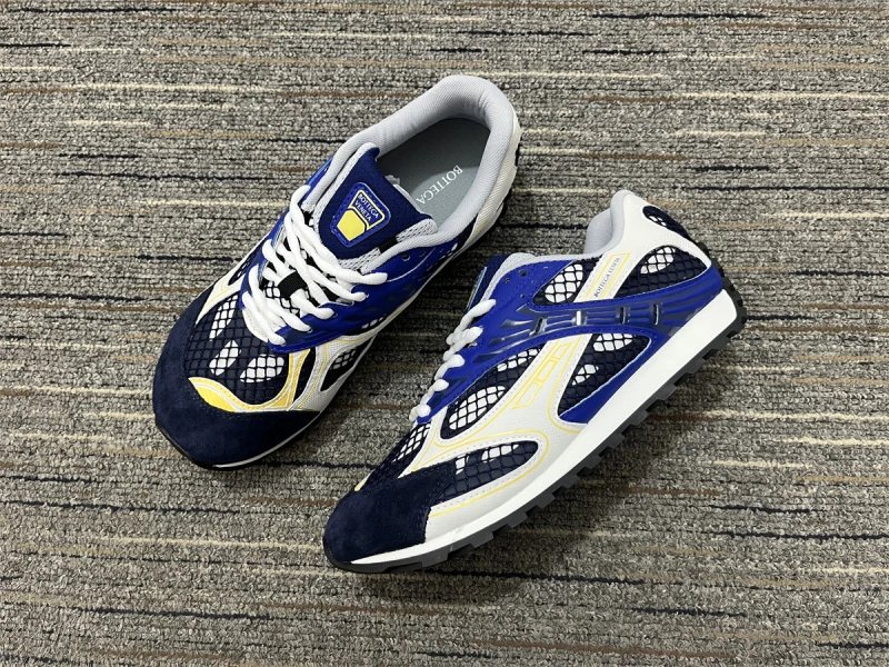 B*V Sneakers