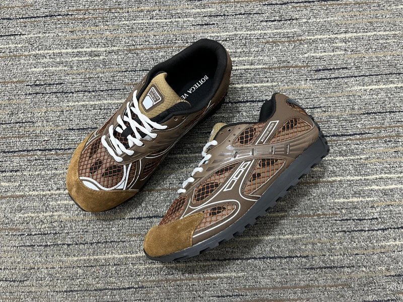 B*V Sneakers