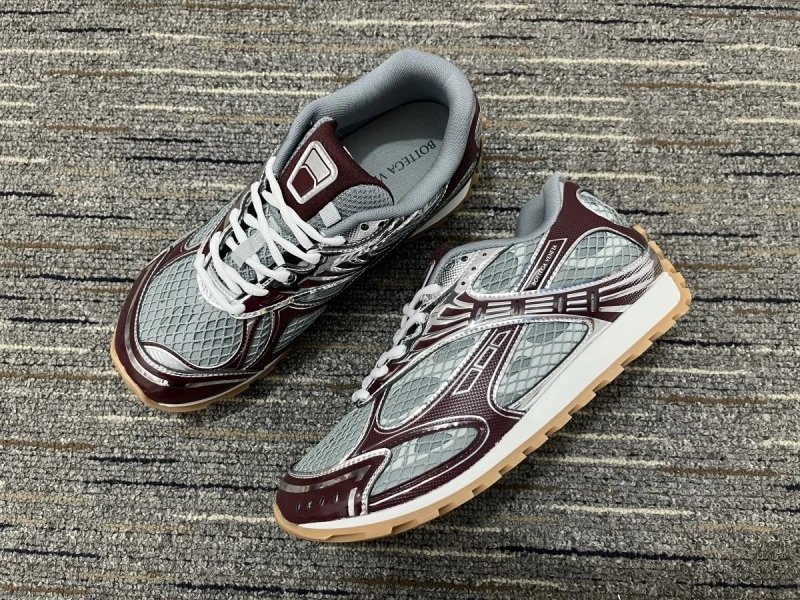 B*V Sneakers
