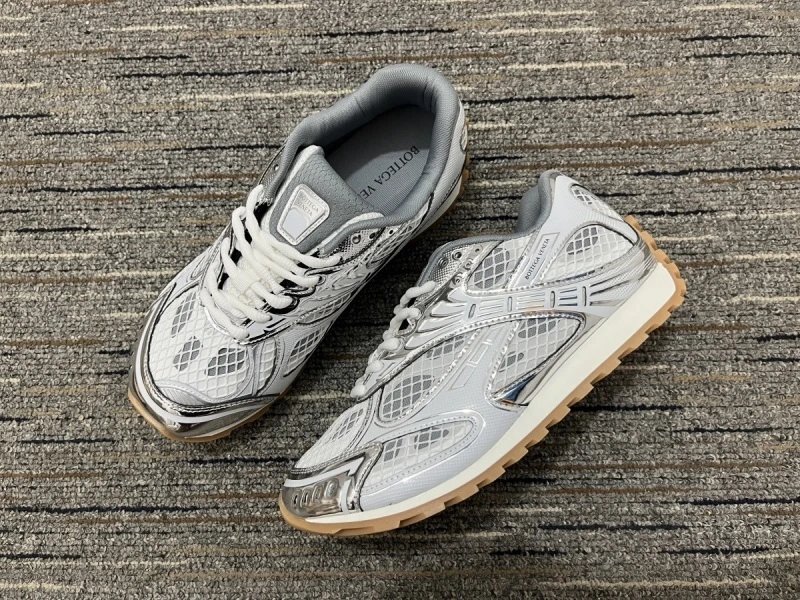 B*V Sneakers