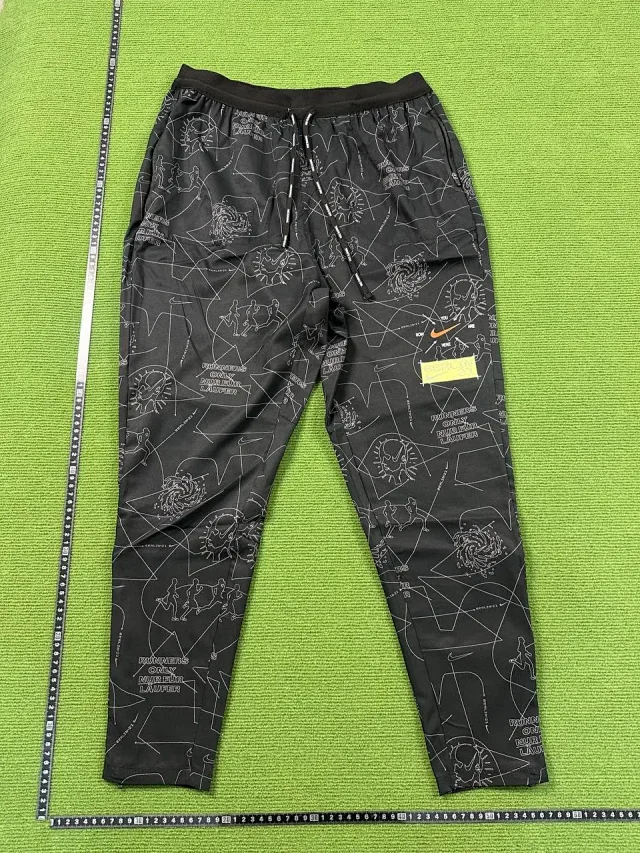 Nike Graphic short-sleeve T-shirt and drawstring shorts product detail image 11