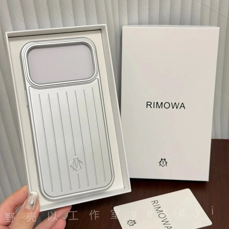 RIMOWA Travel Bags Ribbed hard-shell spinner luggage — 01