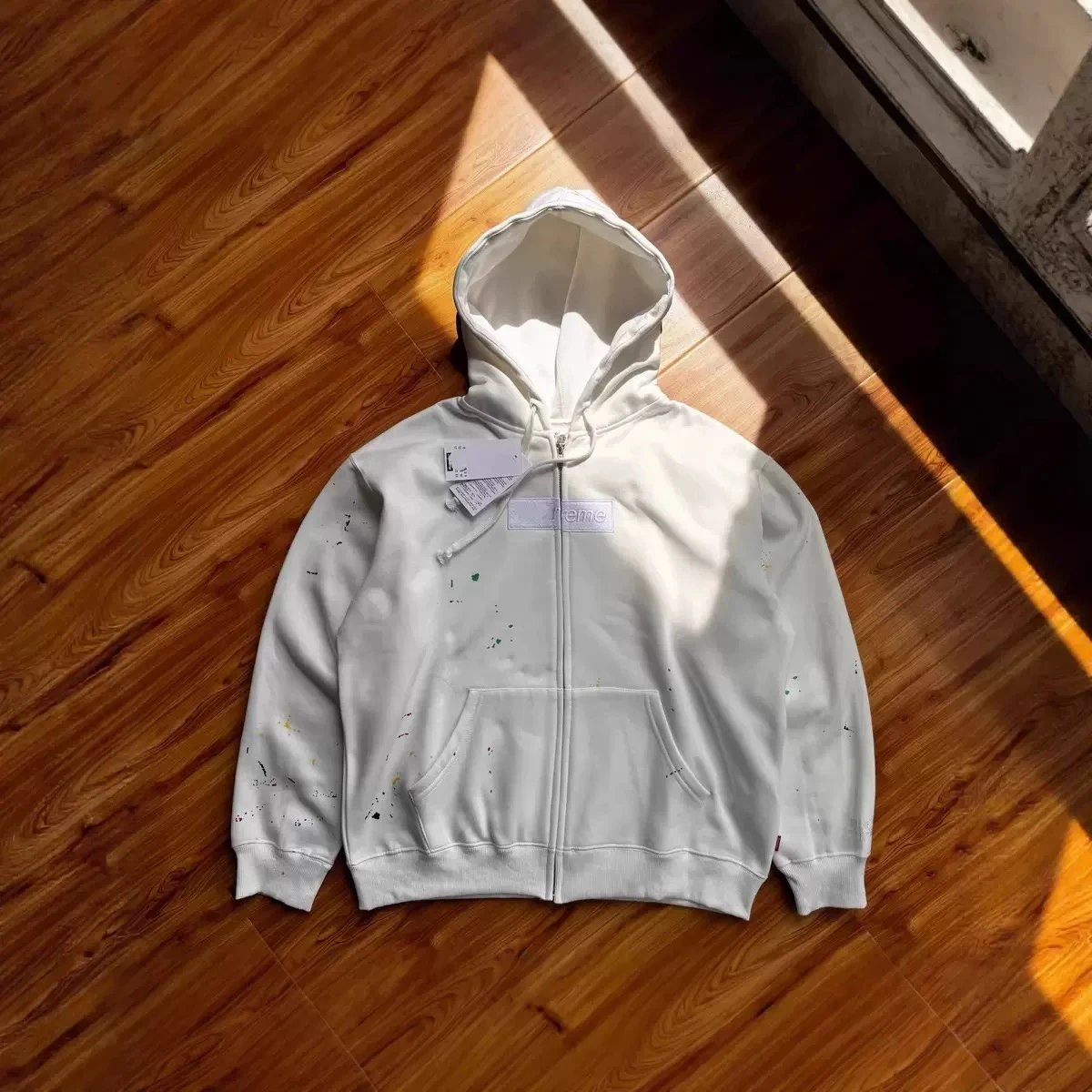 Supreme Hoodies & Sweatshirts Vertical Logo Back Hoodie — D424.
