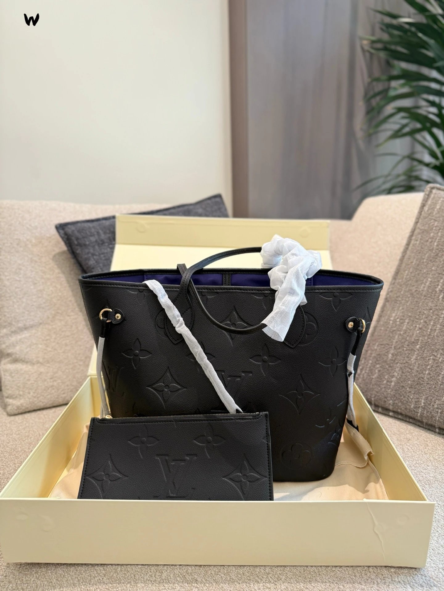 Bolsa de Mão Preta com Relevo L*