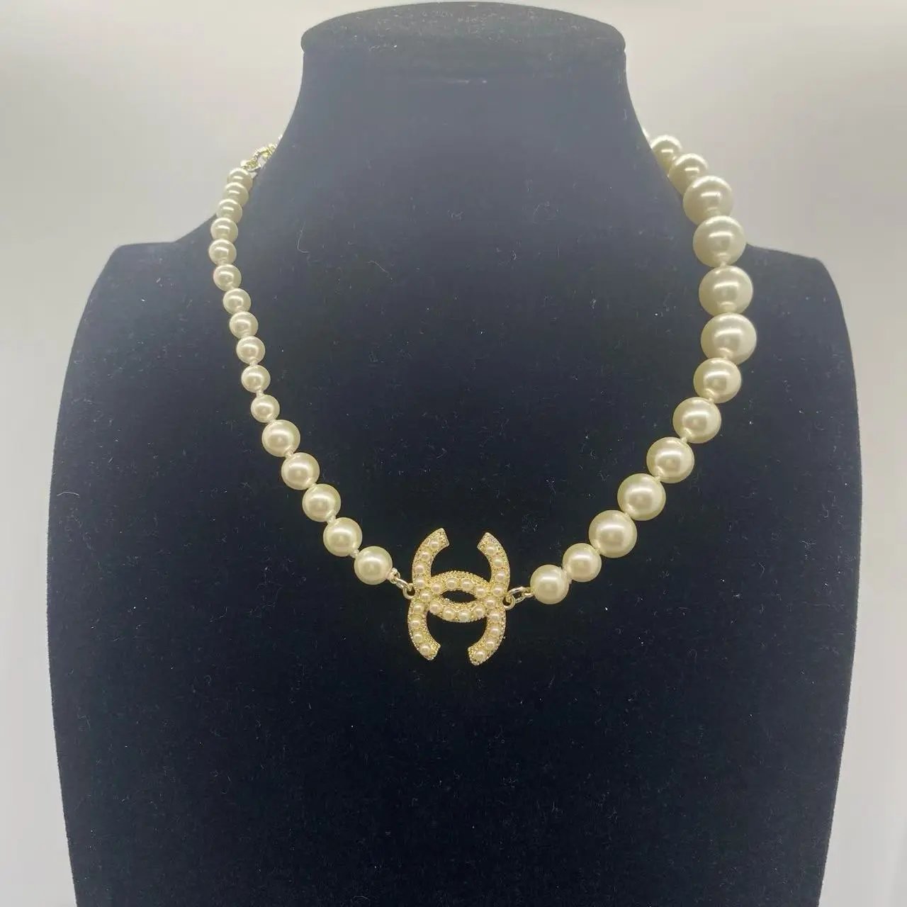 Louis Vuitton Jewelry Gold LV Flower Charm Necklace — 35