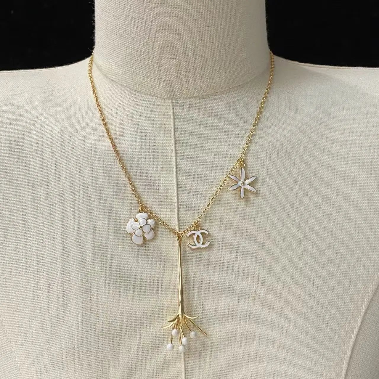 Louis Vuitton Jewelry Gold LV Flower Charm Necklace — 6