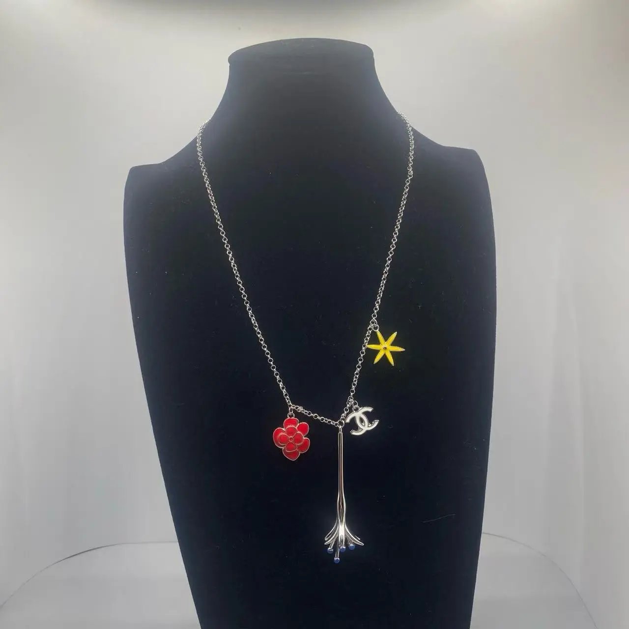 Louis Vuitton Jewelry Gold LV Flower Charm Necklace — 17