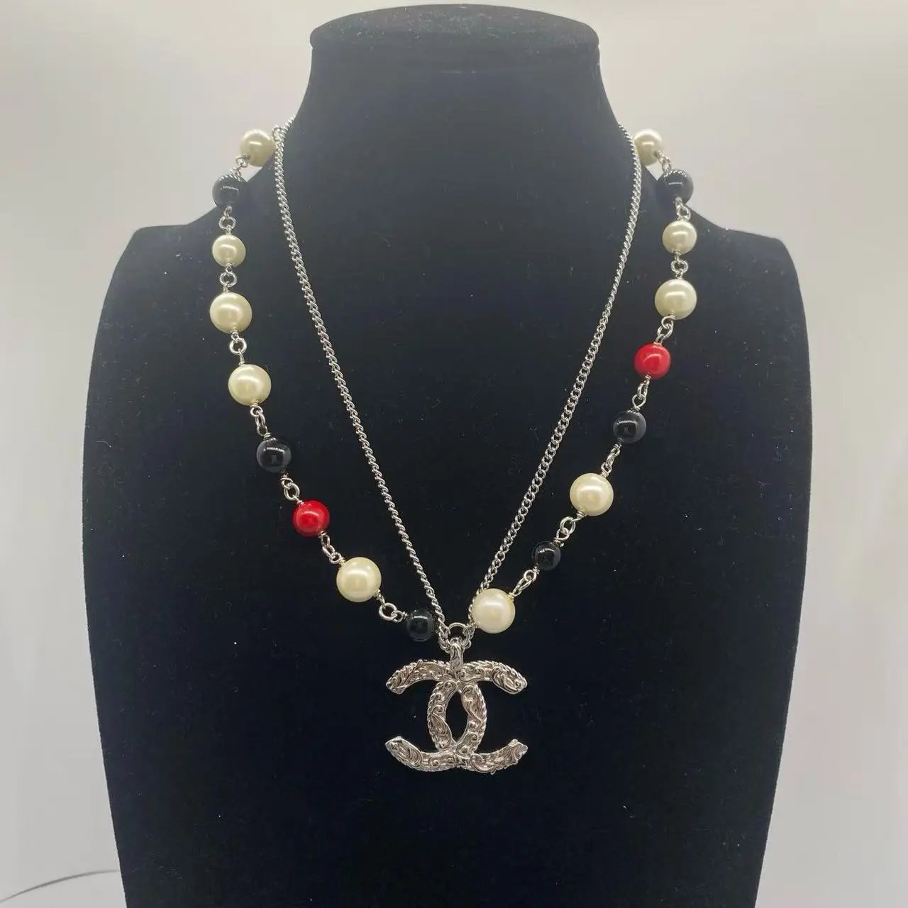 Louis Vuitton Jewelry Gold LV Flower Charm Necklace — 36