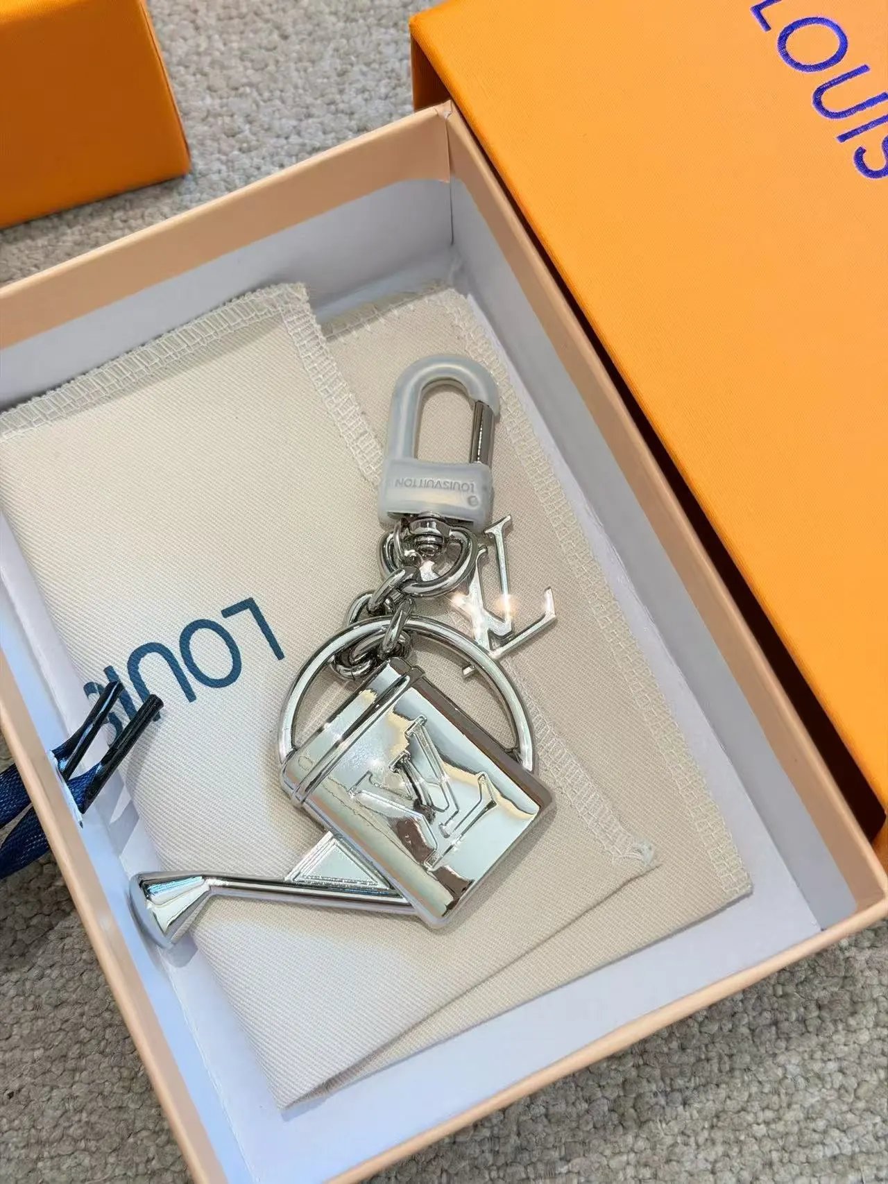Louis Vuitton Uncategorized Monogram leather keychain — 28