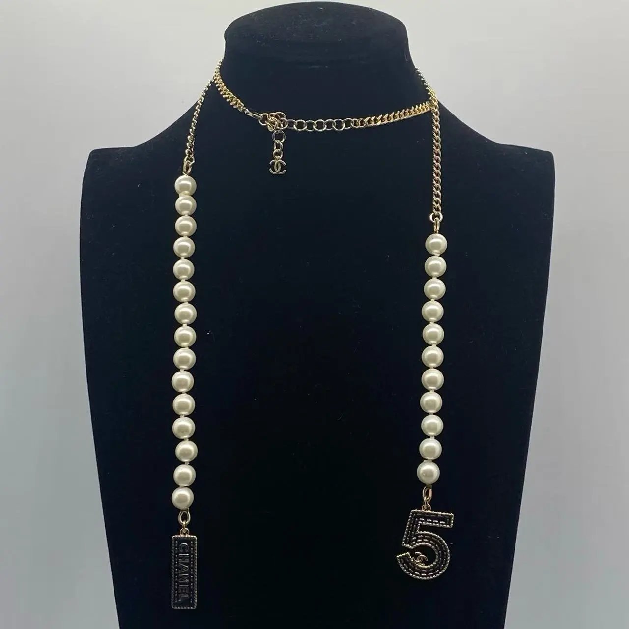 Louis Vuitton Jewelry Gold LV Flower Charm Necklace — 33