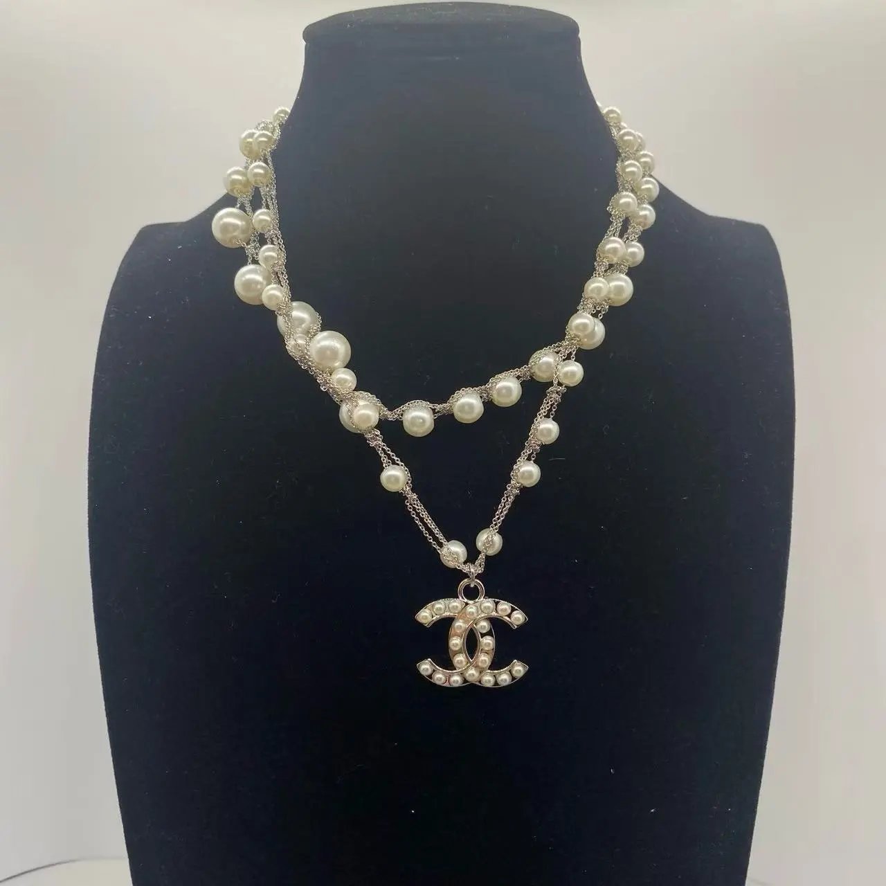 Louis Vuitton Jewelry Gold LV Flower Charm Necklace — 39
