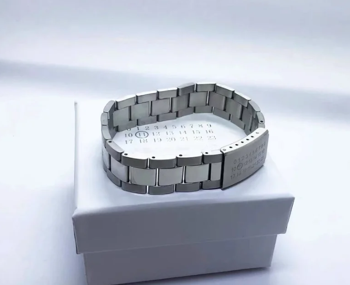 Unbranded Jewelry Number-Engraved Link Bracelet — 16cm