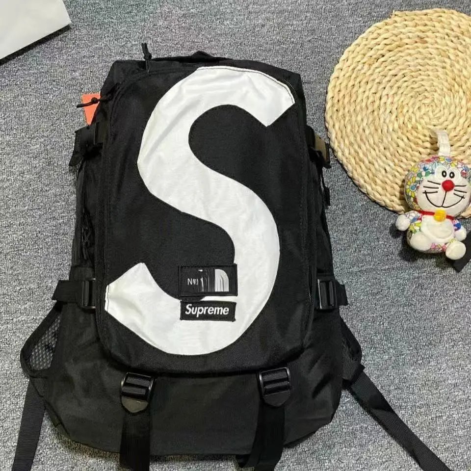 Supreme Backpacks Logo Print — 15