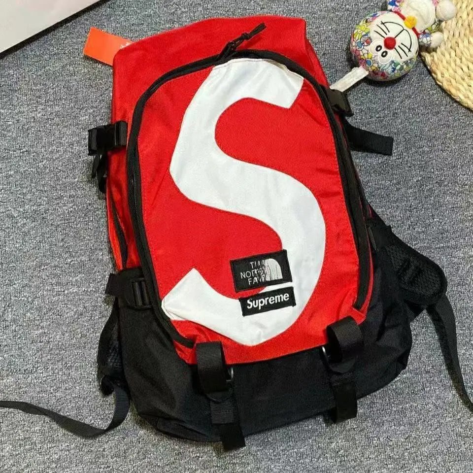 Supreme Backpacks Logo Print — 17