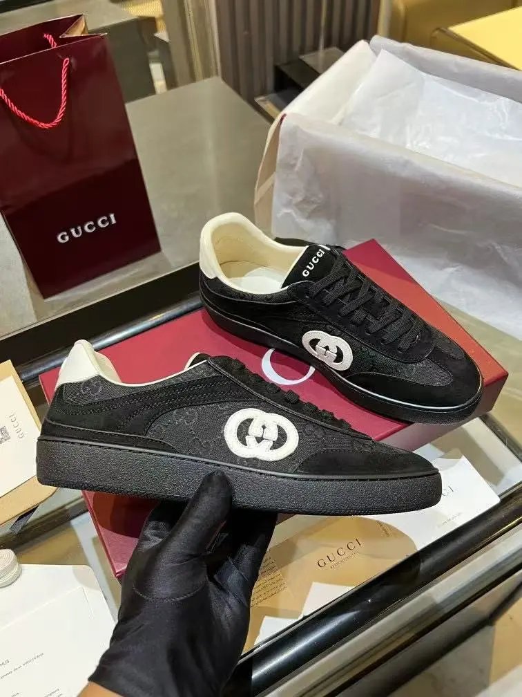 Gucci Sneakers Interlocking G low-top lace-up — 8
