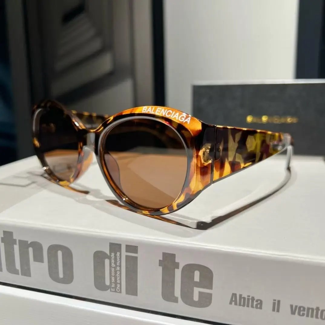 Balenciaga Eyewear Rectangular Logo Sunglasses — 31