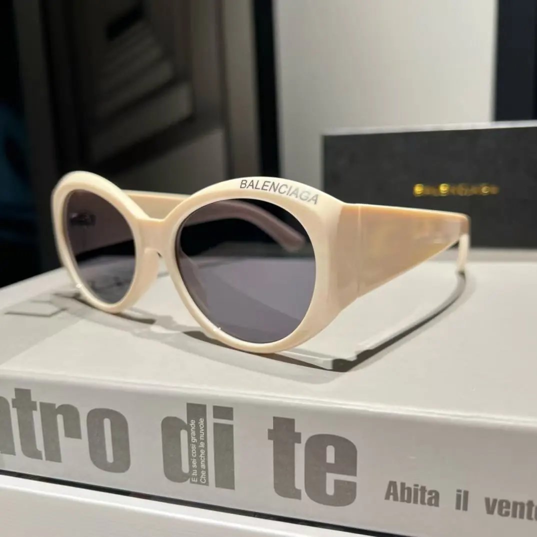 Balenciaga Eyewear Rectangular Logo Sunglasses — 33