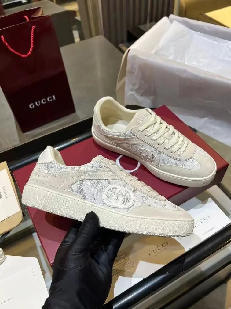 Gucci Sneakers Interlocking G low-top lace-up — 9