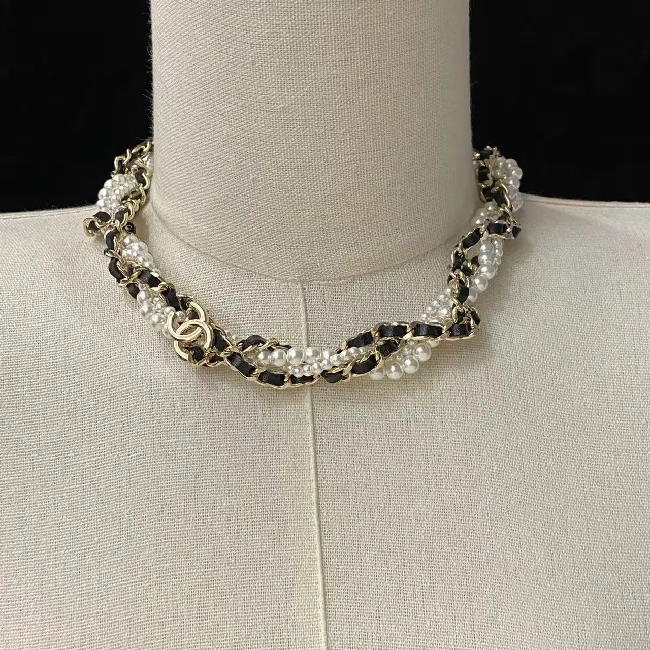 Louis Vuitton Jewelry Gold LV Flower Charm Necklace — 15