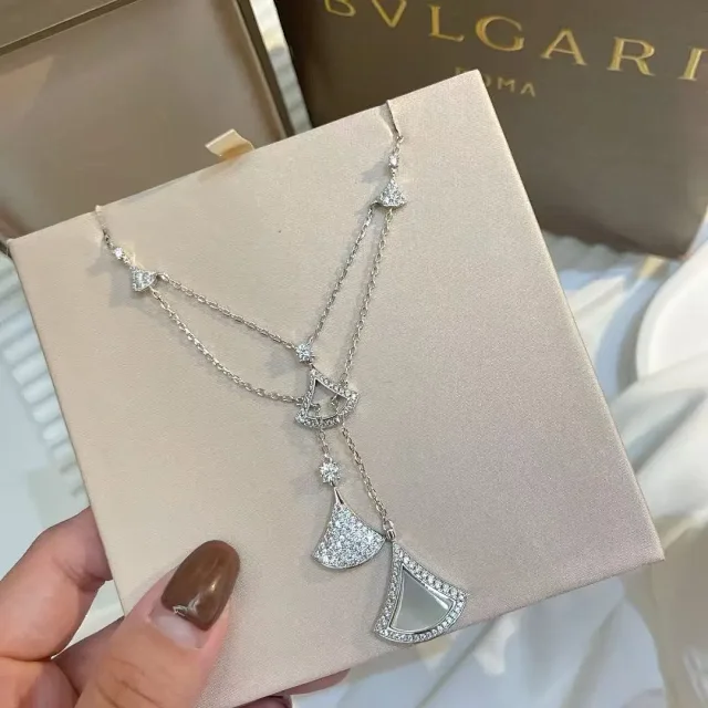 Chanel Multiple distinct pendant necklace designs product detail image 15
