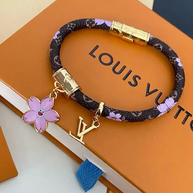 Celine Jewelry Pearl Bracelet with Triomphe Motif product detail image 11