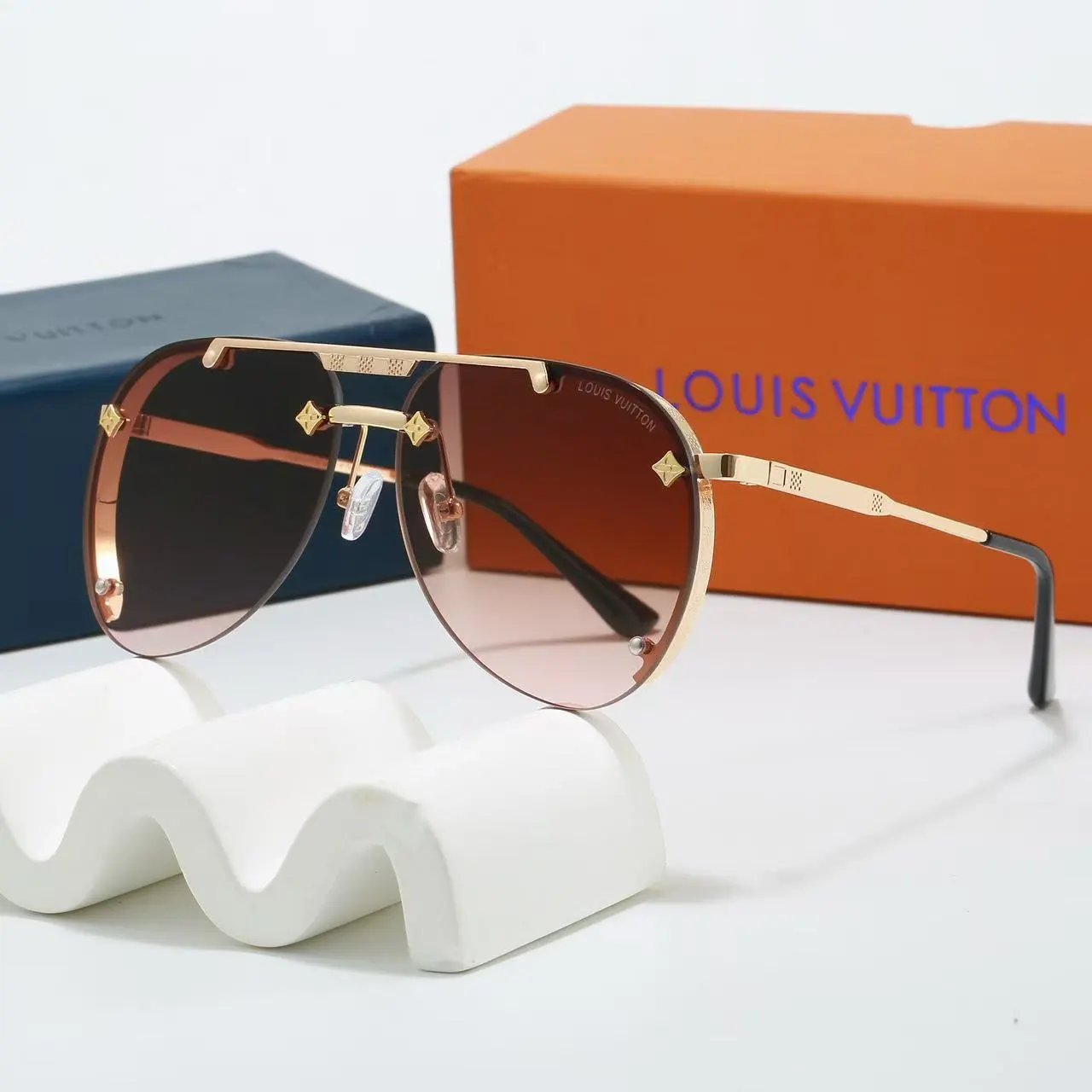 Louis Vuitton Eyewear Oversized shield sunglasses with Monogram print — 12
