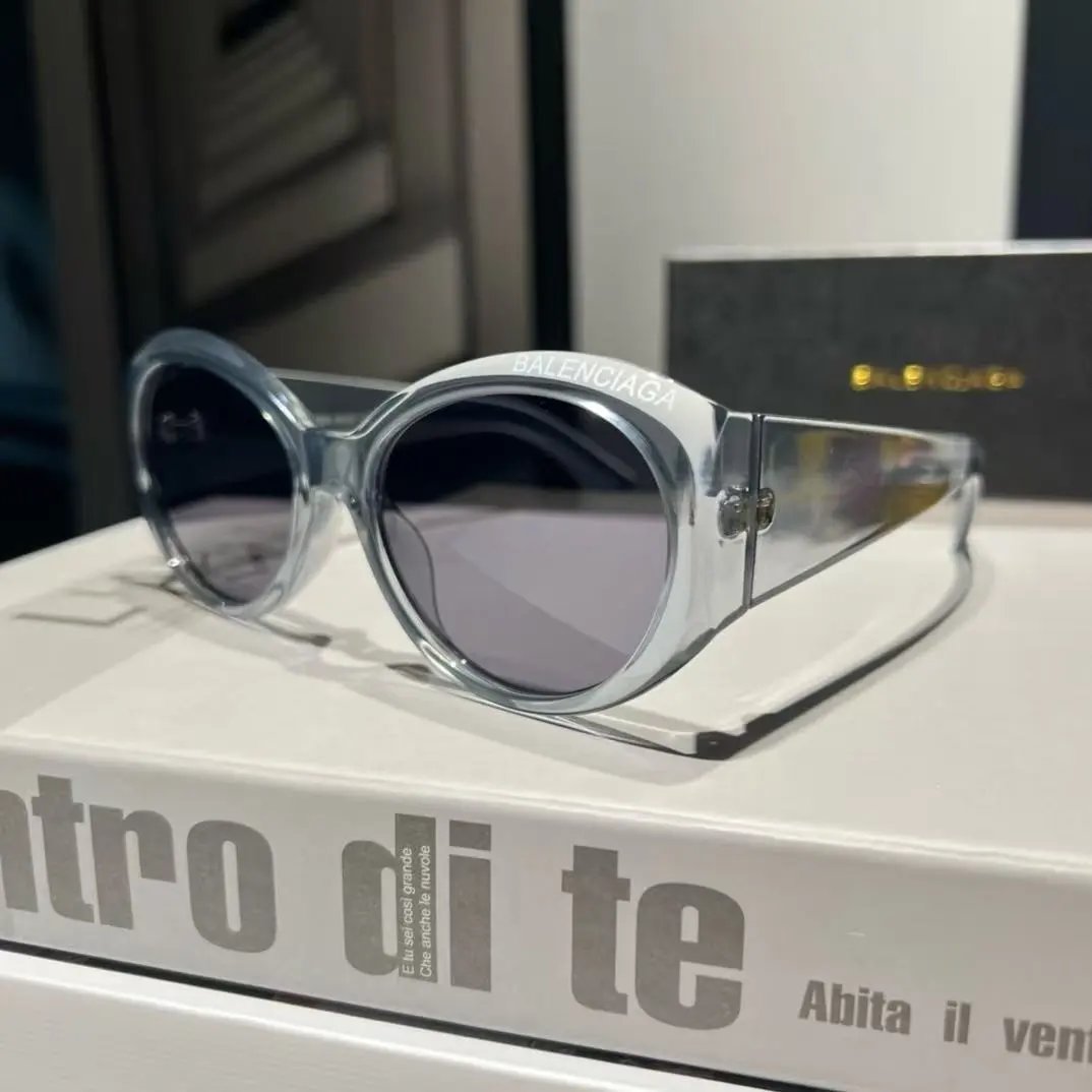 Balenciaga Eyewear Rectangular Logo Sunglasses — 32