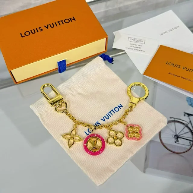 Louis Vuitton Uncategorized Metal Keychain with Padlock or Skateboard Charm product detail image 10