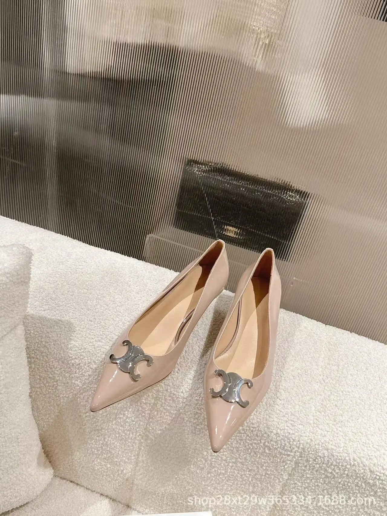 ELIN High Heels Pointed-Toe Slingback Kitten with Metal Logo Accent — 9