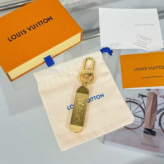 Louis Vuitton Uncategorized Metal Keychain with Padlock or Skateboard Charm product detail image 7