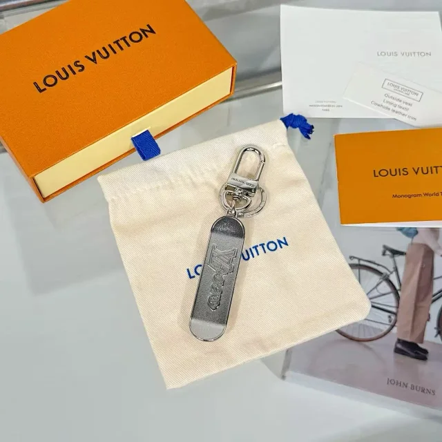Louis Vuitton Uncategorized Metal Keychain with Padlock or Skateboard Charm product detail image 6