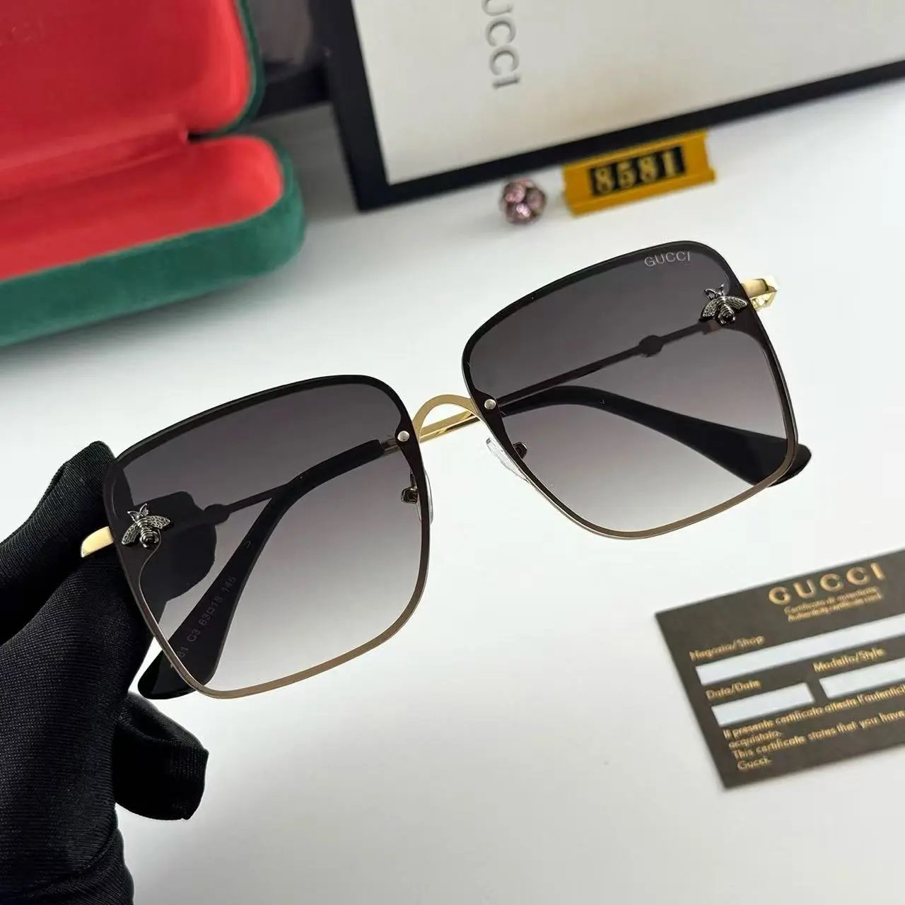 Gucci Eyewear Square sunglasses with striped temples product image