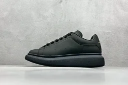 thumbnail for A M Q 小白鞋