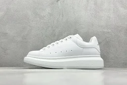 thumbnail for A M Q 小白鞋