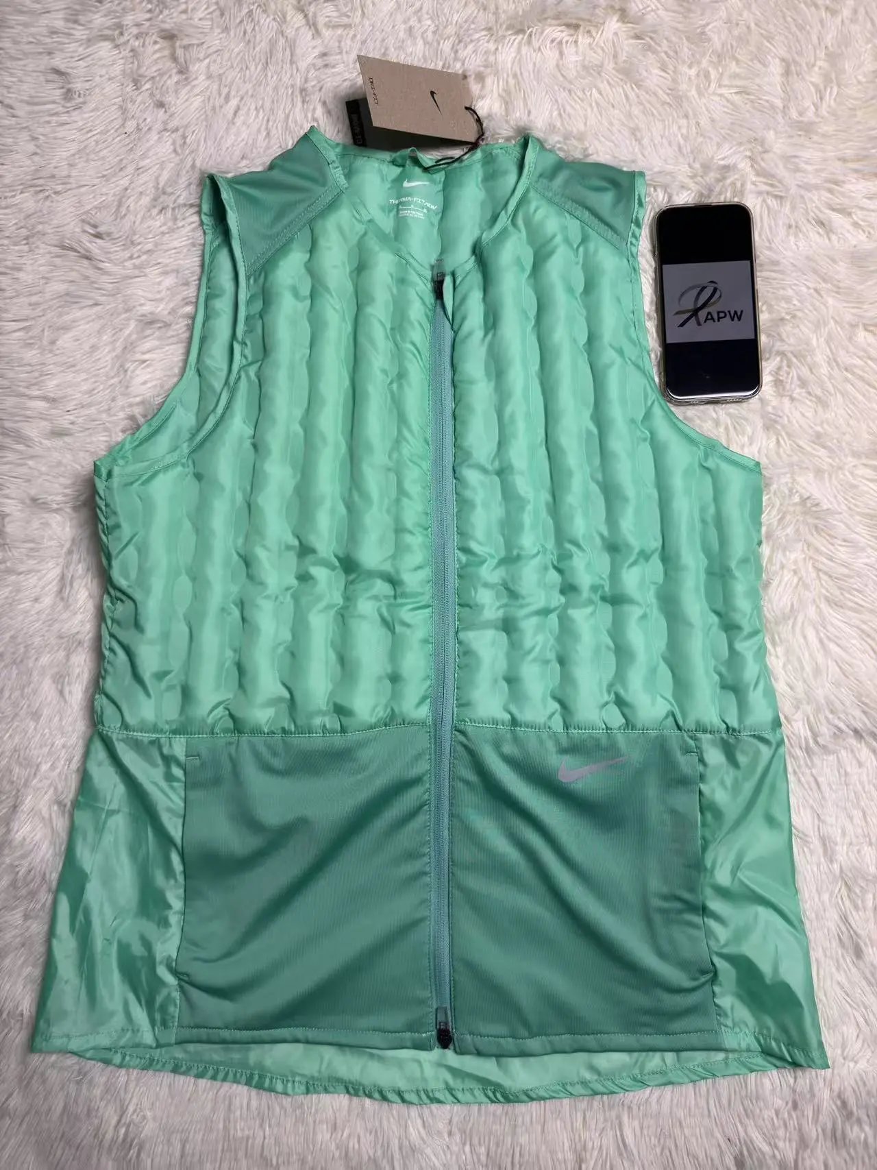 Nik vest