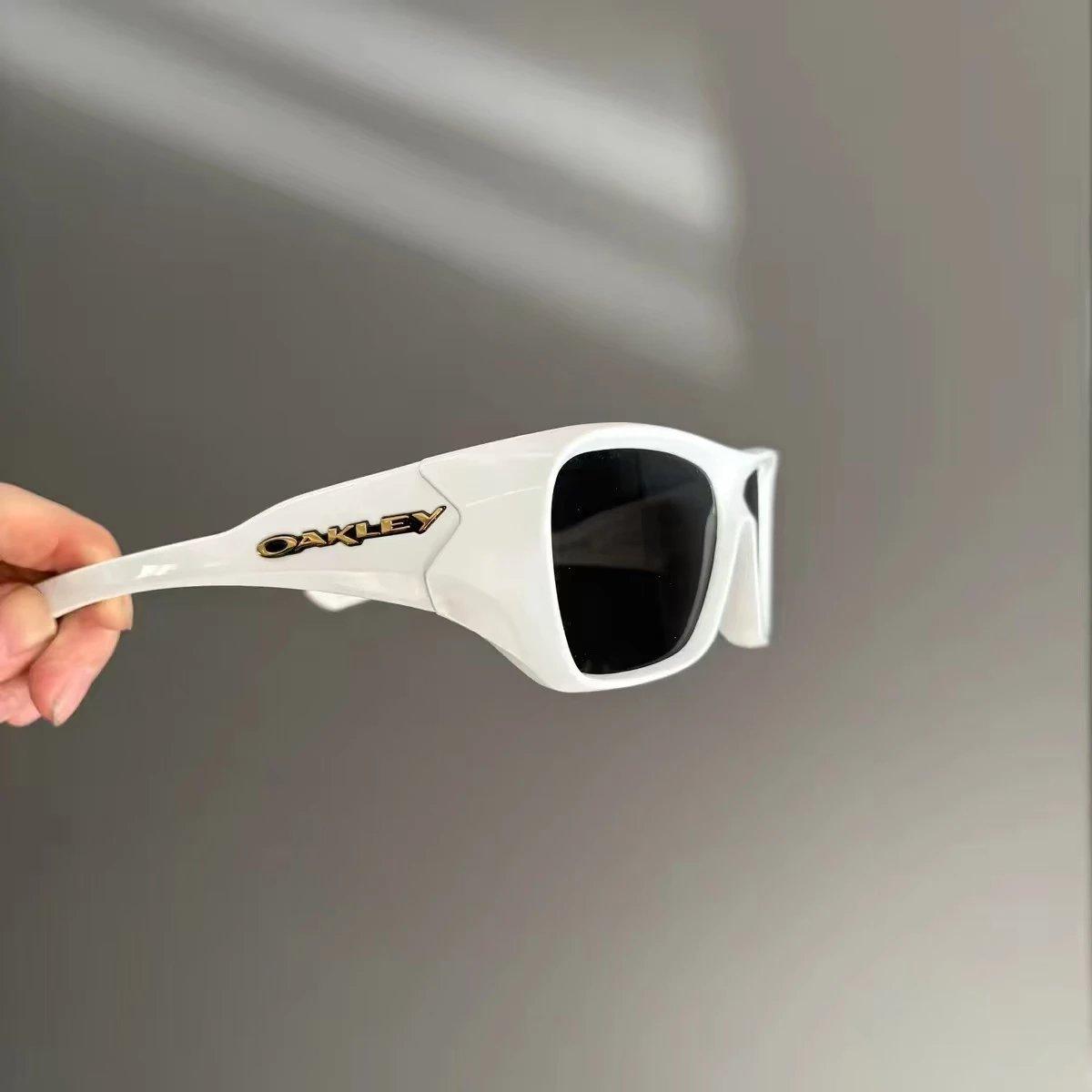 Pure White Rough-Frame Rectangular Sunglasses Y2K Kan