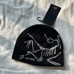 thumbnail for It feels good in the hand, and there are only two colors of black and gray cold hats