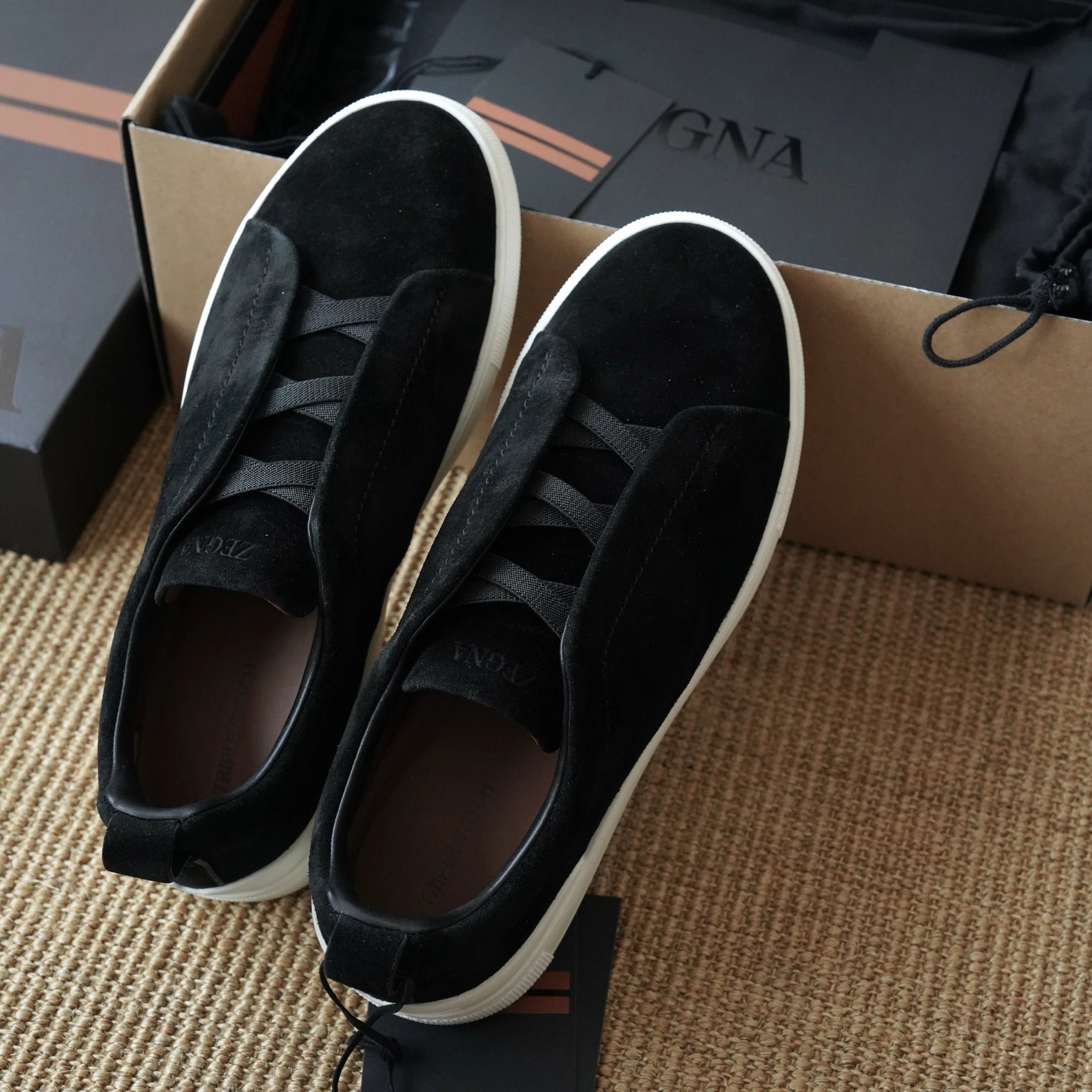 [AP] TS Suede Black