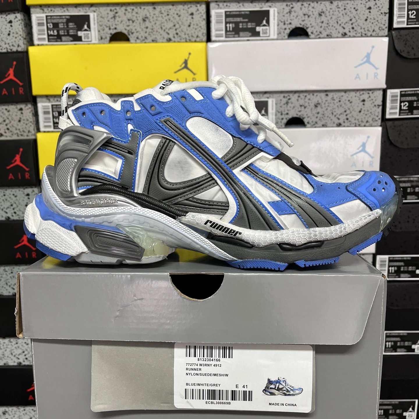 7.5 White Black Blue NY 4912