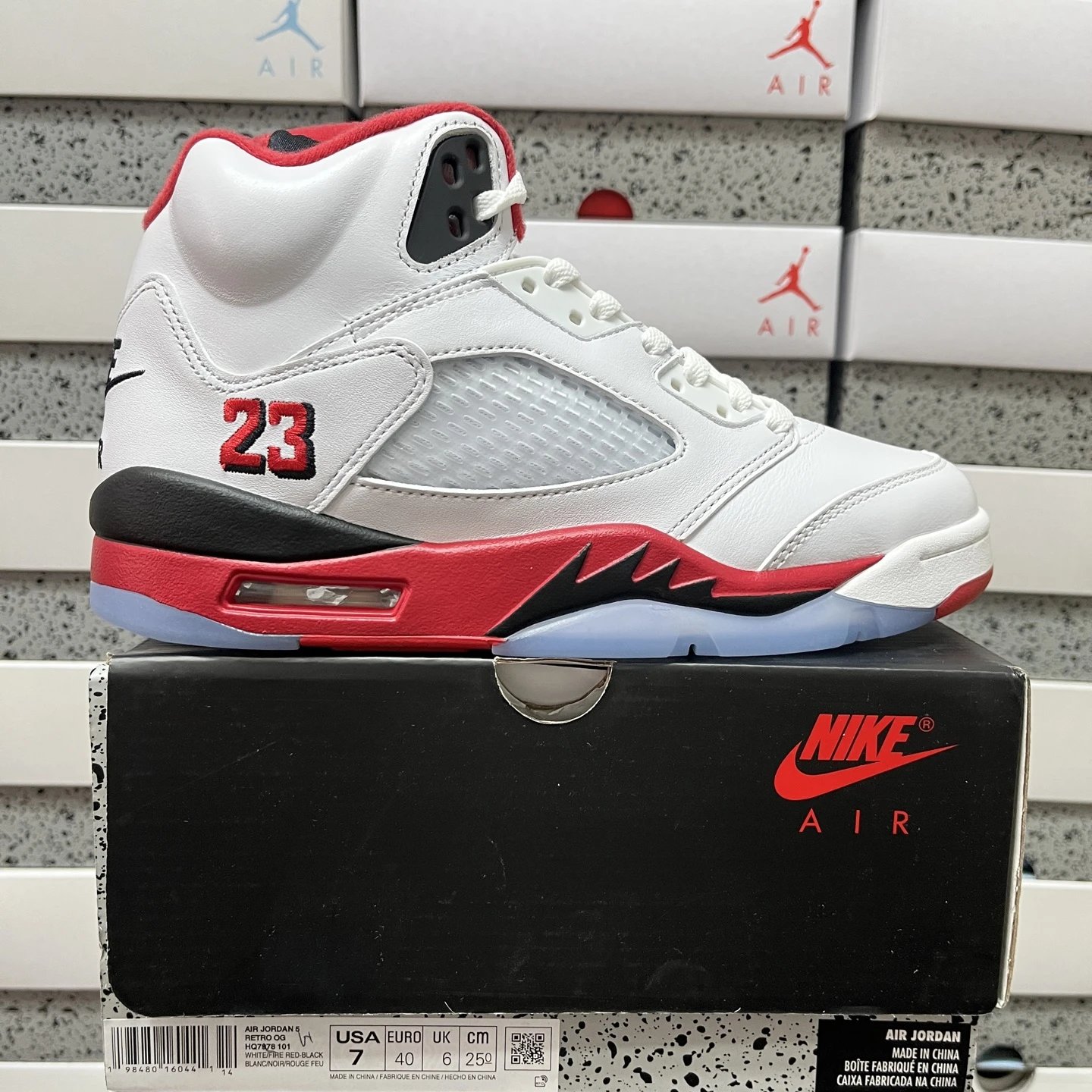 5 HQ7978-101 Flame Red