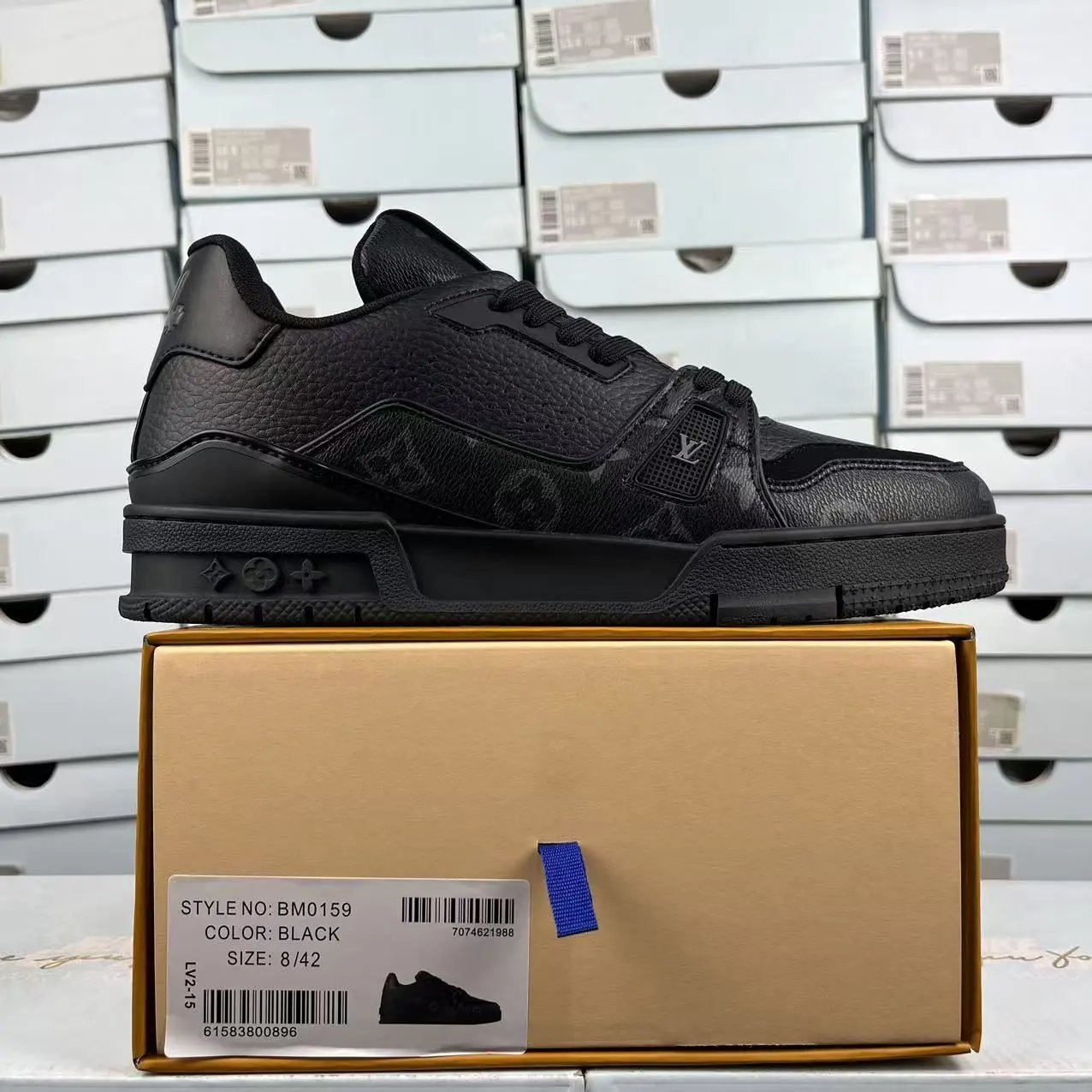Trainer black canvas