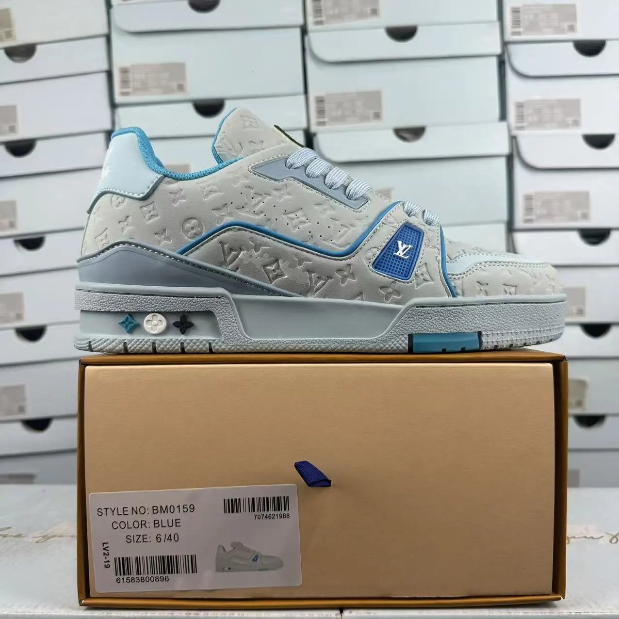 Trainer Blue